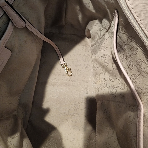 Large Michael Kors tote and matching wallet. Pink and peanut butter color. - Picture 4 of 5